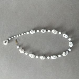 Vintage 1930s milk glass flower necklace